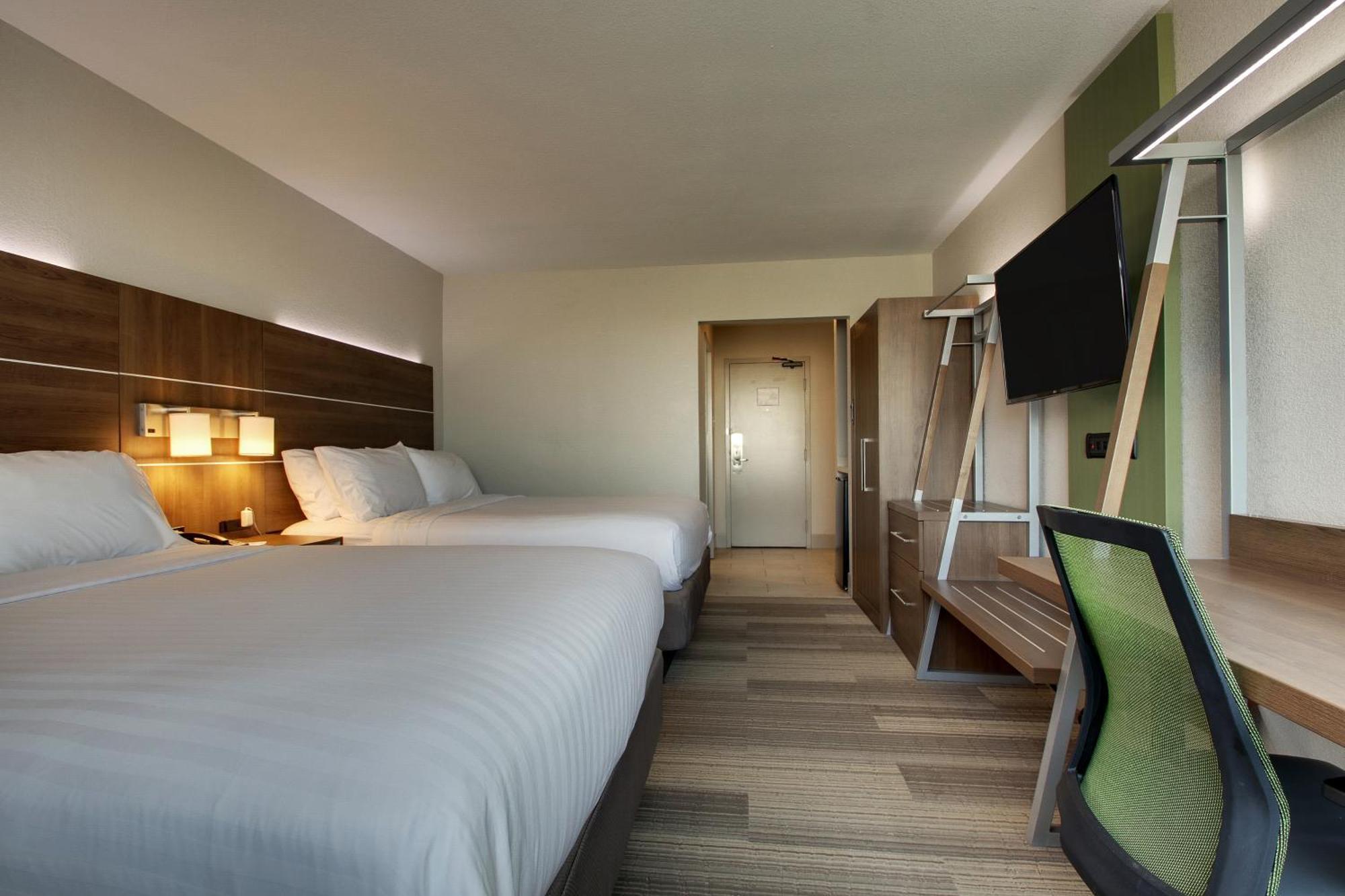 Holiday Express & By Ihg Hotel 2*